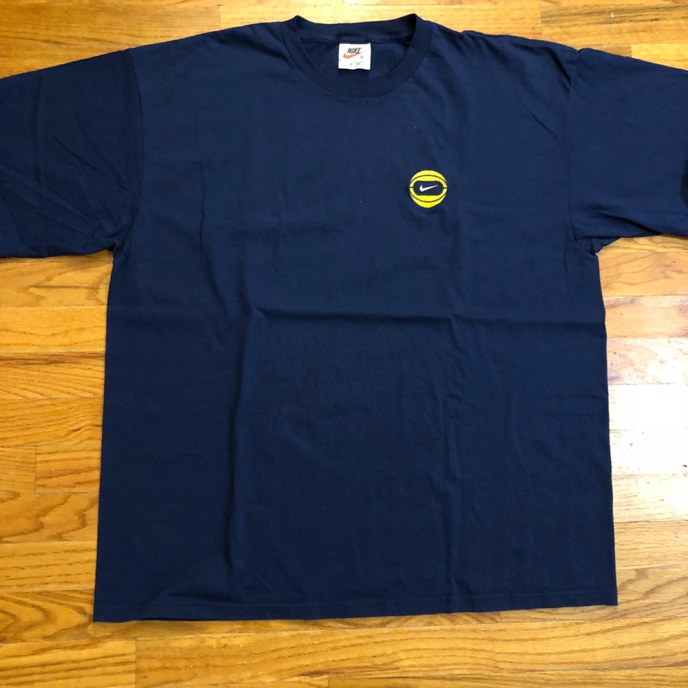 90s NIKE BASKETBALL EMBROIDERED VINTAGE T SHIRT